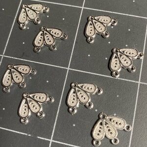 Findings: 8 Connectors (14x11mm)